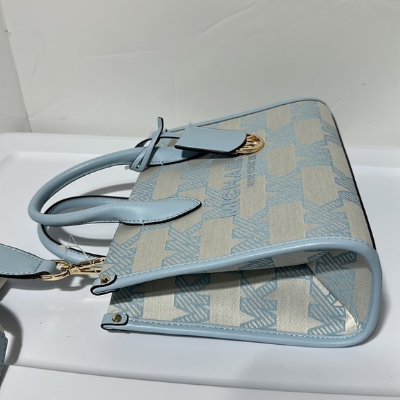 MICHAEL KORS
Mirella Small Logo Jacquard Crossbody Bag - Picture 11 of 12